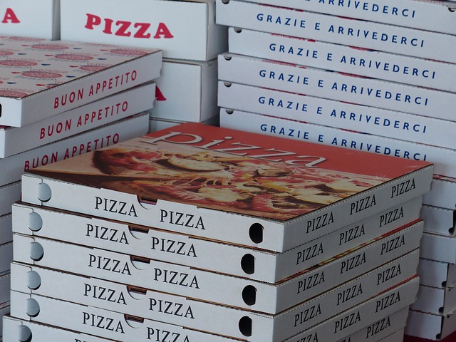krabice na pizzu